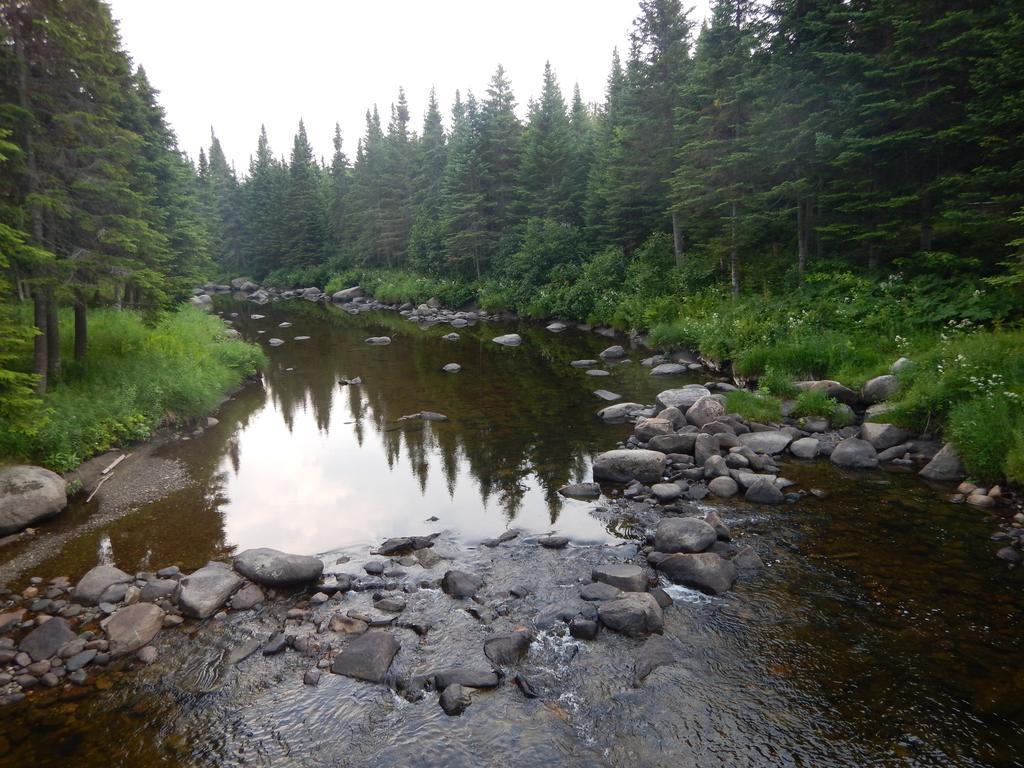 Aux Tipis De La Riviere Sauvage Villa Saint Romain Kültér fotó