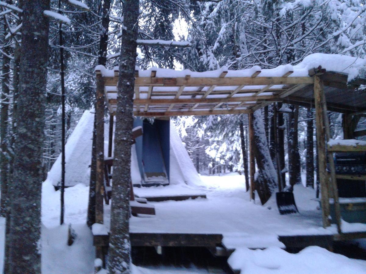 Aux Tipis De La Riviere Sauvage Villa Saint Romain Kültér fotó